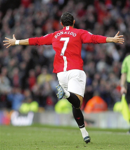 首席跟队：埃斯图皮尼安将身穿米兰的2号球衣.