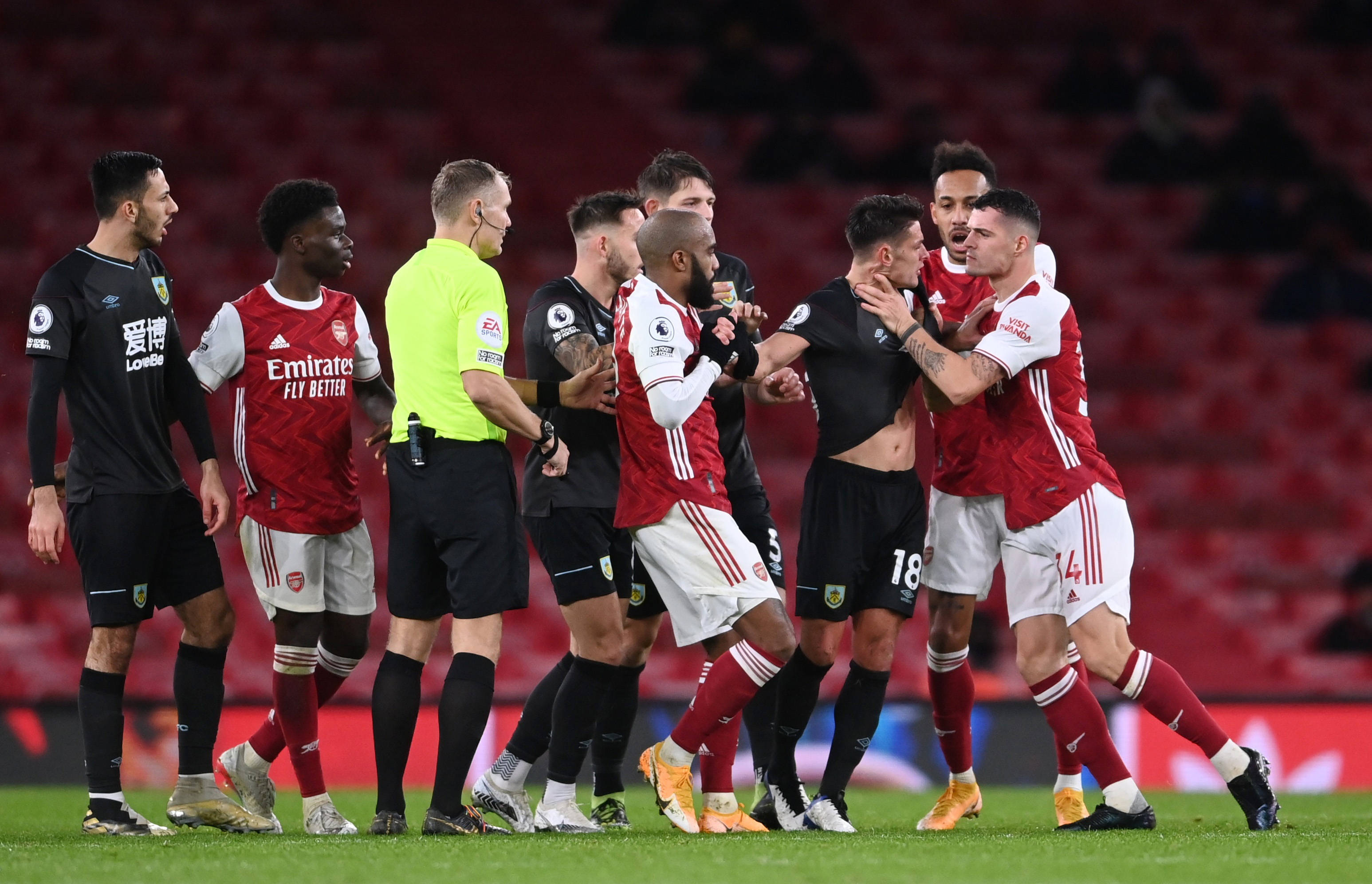 英媒：曼联因财务等问题，放弃价值千万英镑的纪录片拍摄.