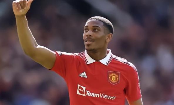 球场提前开香槟遭逆转，名场面再现翻车现场.